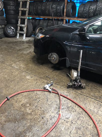 Carrillo: Auto and Tire Shop